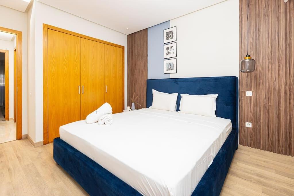 Modern 2Br Retreat In Marina Sale Luxury Living Hajja Exterior foto