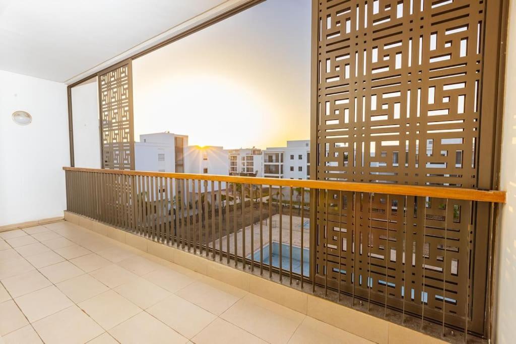 Modern 2Br Retreat In Marina Sale Luxury Living Hajja Exterior foto